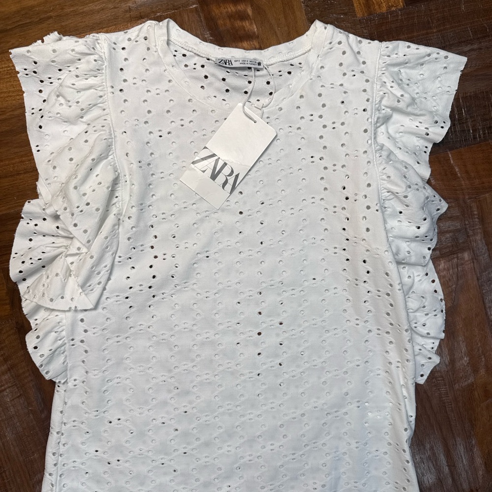 NWT ZARA White Eyelet Ruffle Sleeve Top – Size S